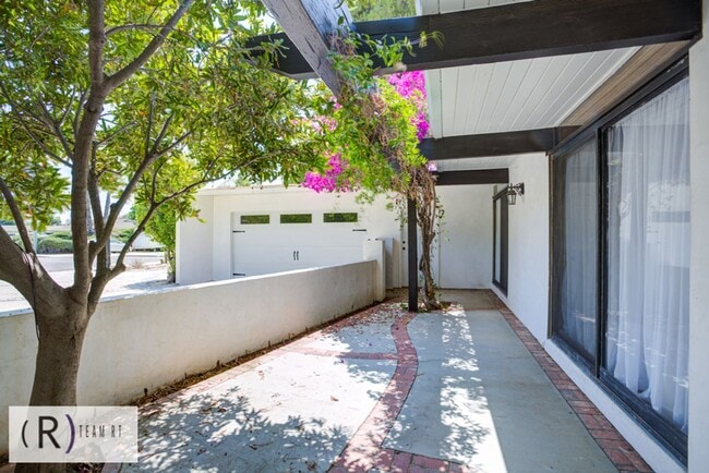 Foto del edificio - 5304 Grassy Trail Dr