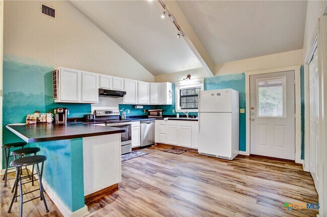 Foto del edificio - 818 Fawn River Dr