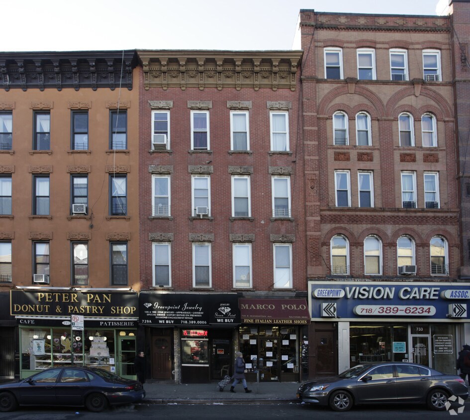 Foto del edificio - 729 Manhattan Ave