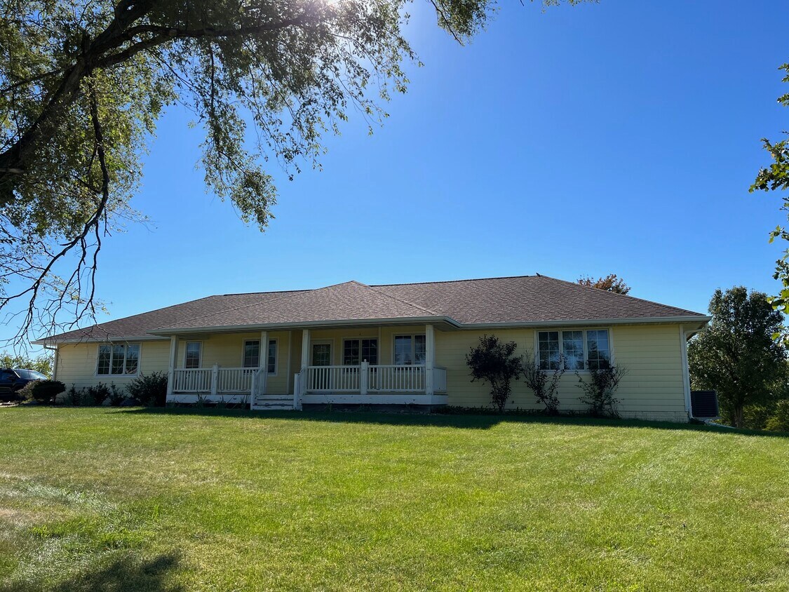 Primary Photo - 1551 Valley W Dr