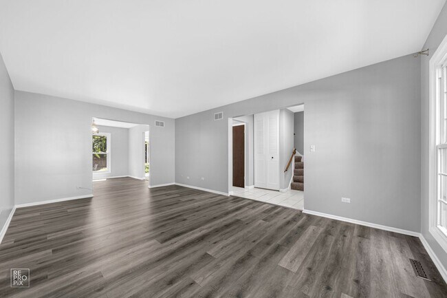 Foto del edificio - Cambridge Subdivision in Libertyville! Available June 23!