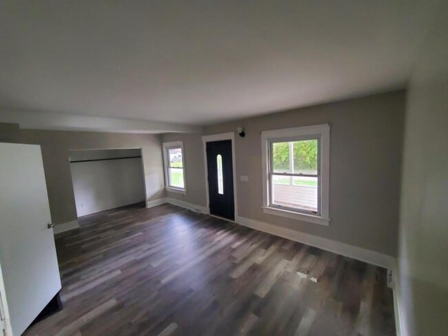 Building Photo - 133 Fairlawn Ave