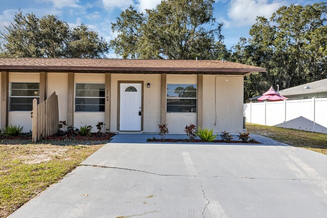 Foto del edificio - Spacious Upgraded 2-Bedroom Home with Modern Kitchenin Volusia County – Edgewater, FL