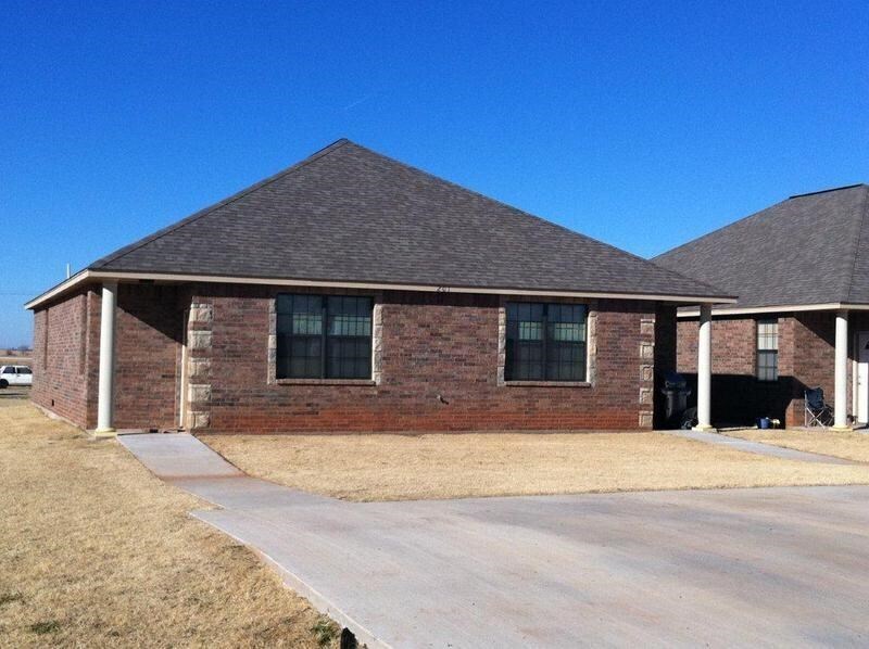 201 C St, Elgin, OK 73538 Townhome Rentals in Elgin OK