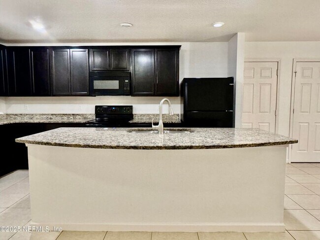 Building Photo - 8709 Lake George Cir W
