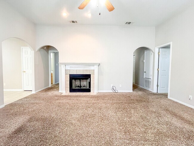 Foto del edificio - Available NOW  This home is centrally loca...