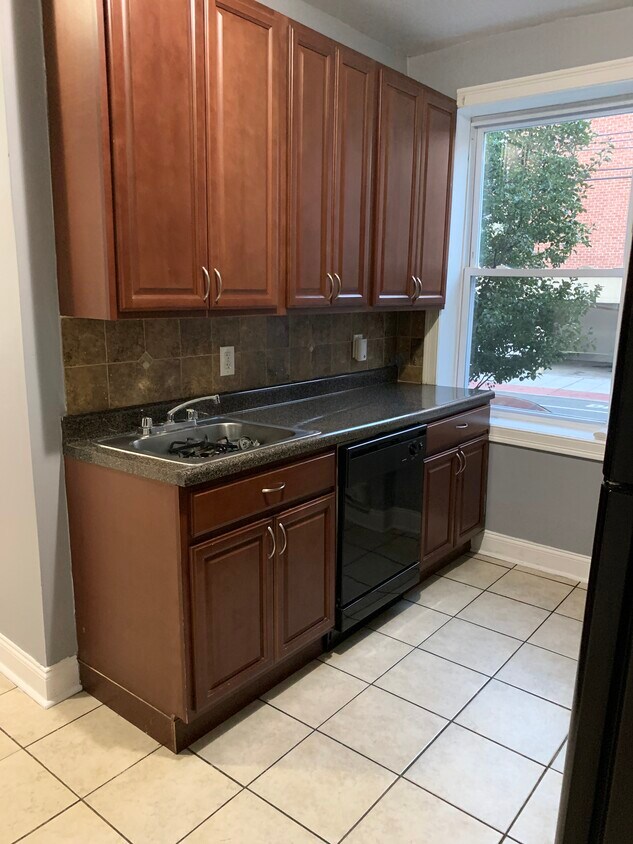 Foto principal - 2705 Summit Ave