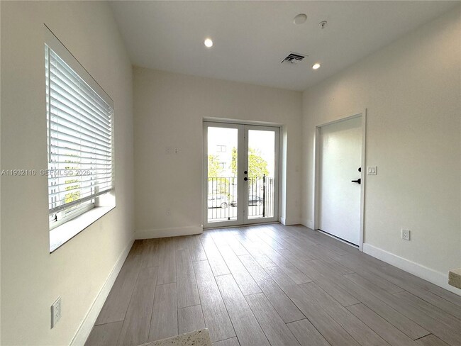 Foto del edificio - 1786 SW 9th St