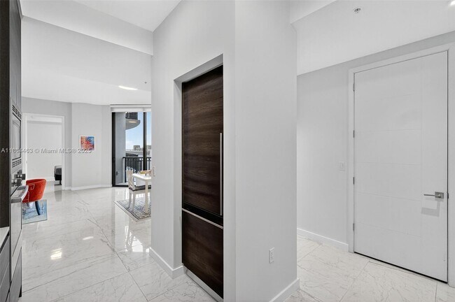 Building Photo - 301 Altara Ave