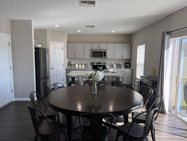 Building Photo - 5463 Arlington River Dr.