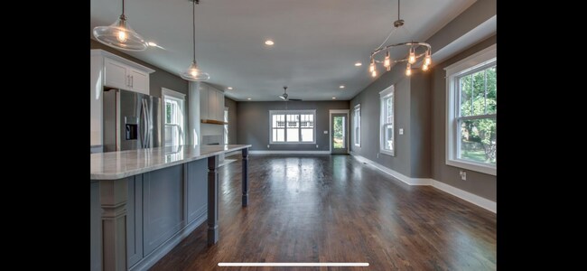 Foto del edificio - 1410B Harwood Dr