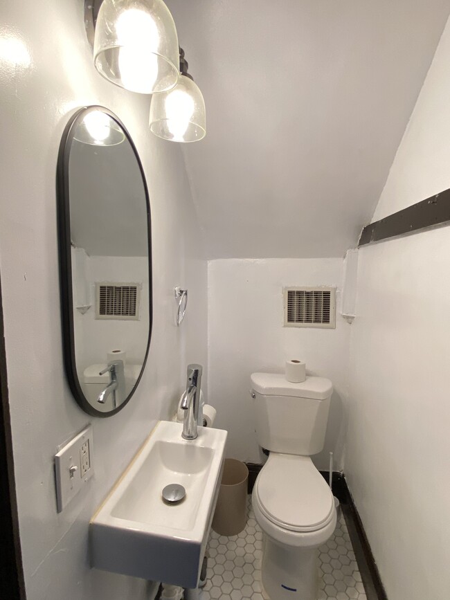 Bath room 1 - 733 S Beech St