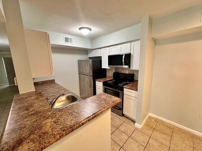 Foto del edificio - Spacious 2 Bed / 2 Bath Condo in Indian Lake – Ground Floor Unit