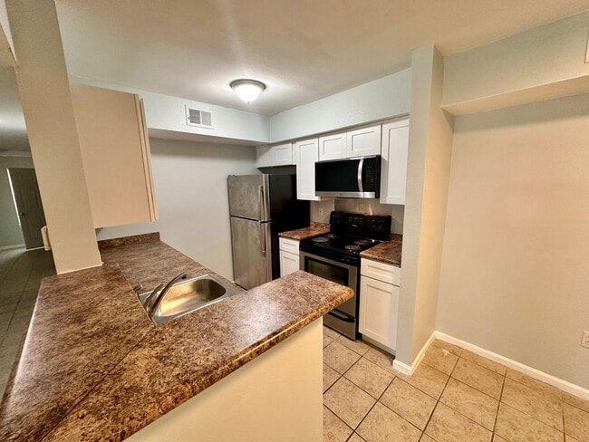 Building Photo - Spacious 2 Bed / 2 Bath Condo in Indian Lake – Ground Floor Unit