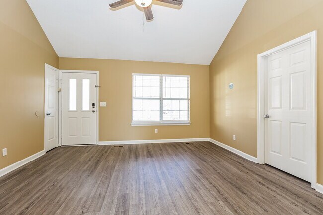 Foto del edificio - 1011 Norwood Ct