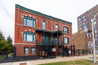 Building Photo - 4326 S Calumet Ave