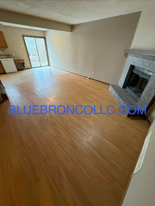 Building Photo - great price for a 2 bedroom townhome, easy access to highway.