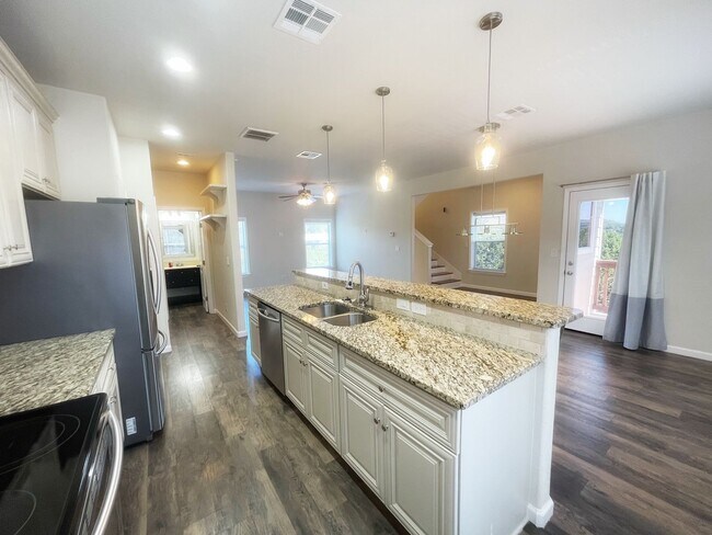 Building Photo - 1889 Windmere