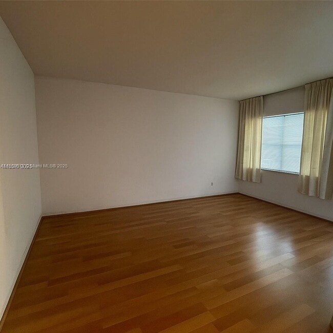 Foto del edificio - 1300 N 17th Ave