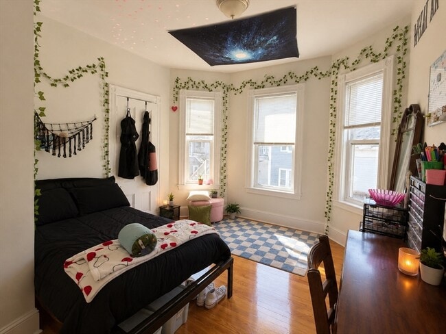 Building Photo - 47 Buttonwood St