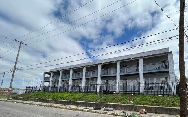 Foto del edificio - 304 S Orleans St