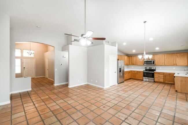 Building Photo - 6102 S Ashley Dr