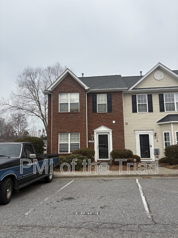 Building Photo - 1600 Olivers Crossing Cir