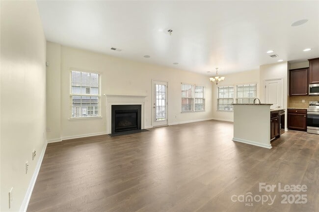 Building Photo - 1818 Fleetwood Dr