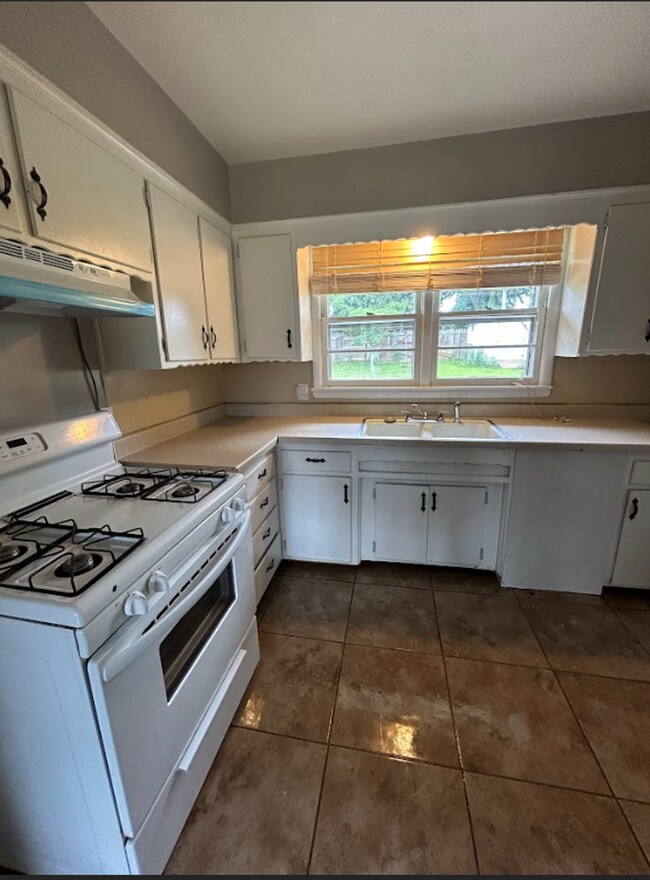 Foto del edificio - Charming 4 Bed 1 Bath Home