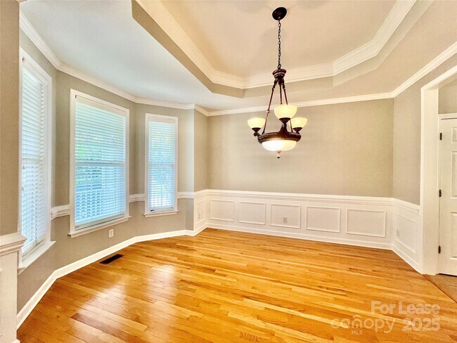 Building Photo - 811 Deercross Ln
