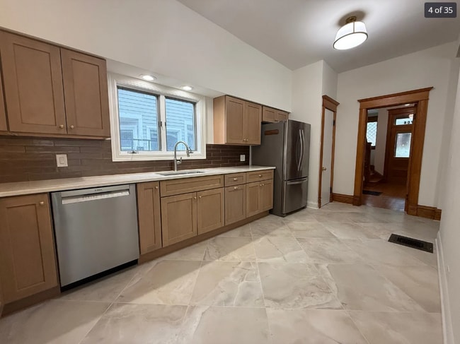 Foto del edificio - 3706 N Wilton Ave