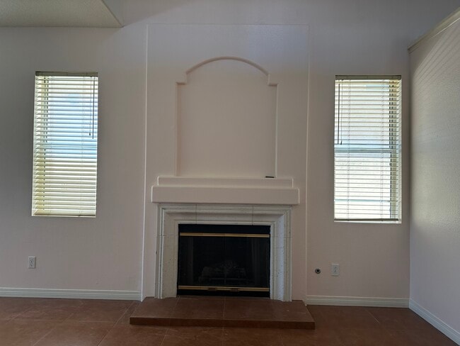 Building Photo - 44 El Cencerro