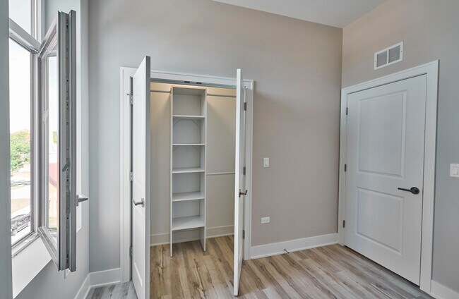 Foto del edificio - 4149 S Cottage Grove Ave
