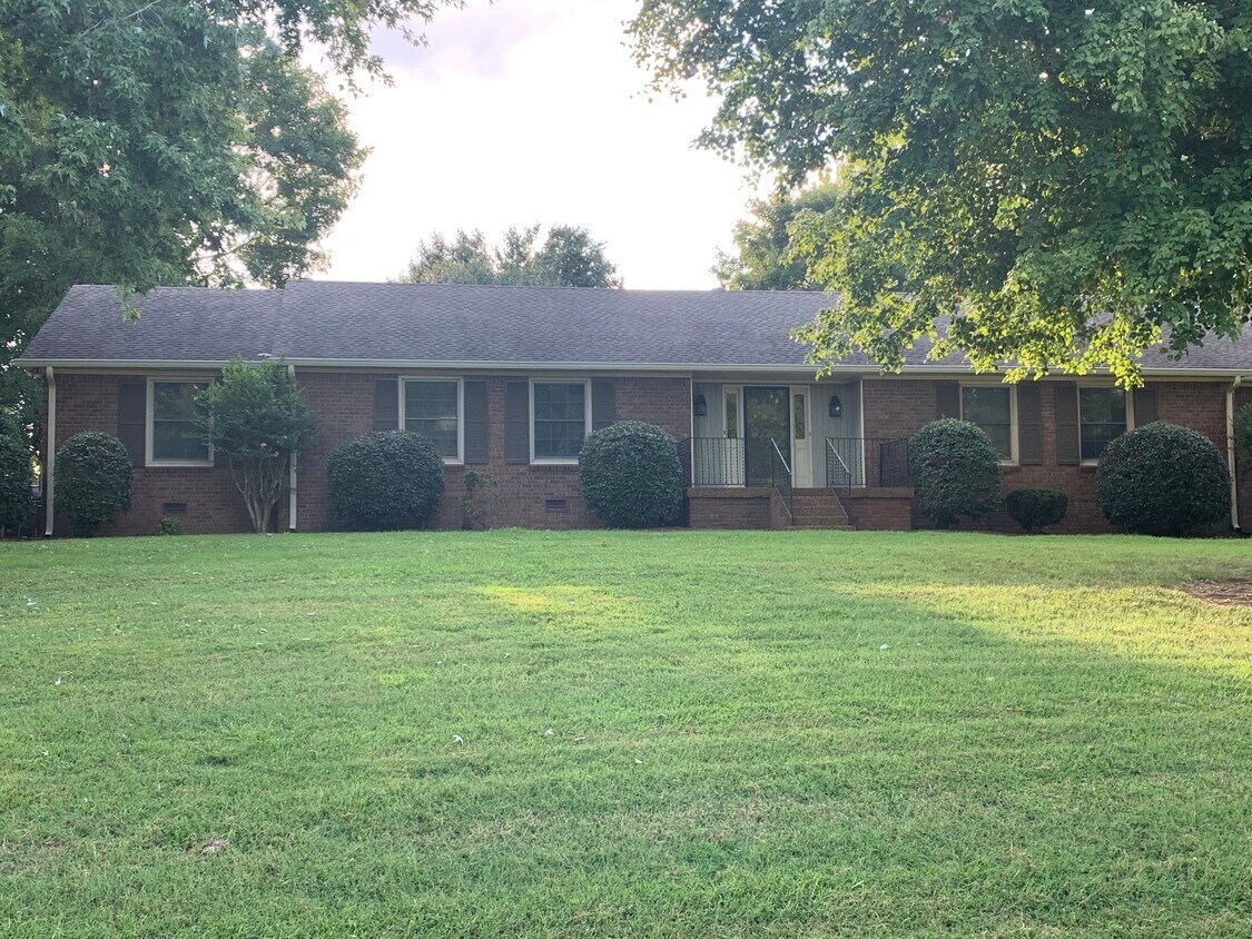 Primary Photo - 88 Valley Brook Dr
