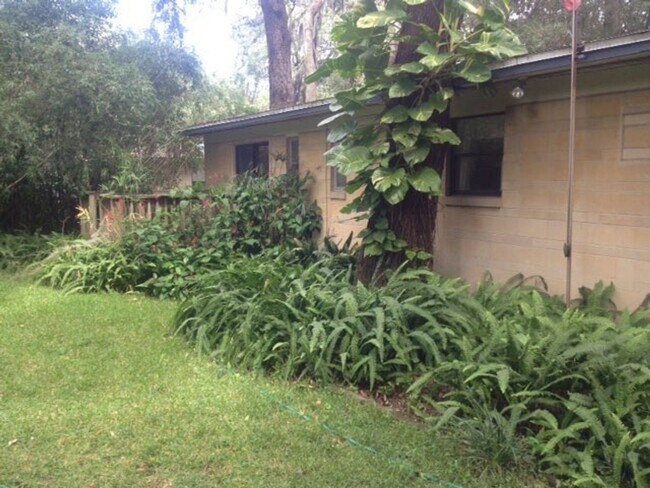 Foto del edificio - Charming 4BR/2BA Home with Elegant Features and Outdoor Bliss!