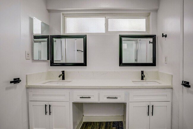 Interior Photo - 8375 Fountain Ave