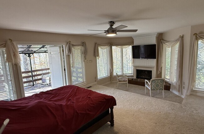 Building Photo - 833 Williamsburg Dr