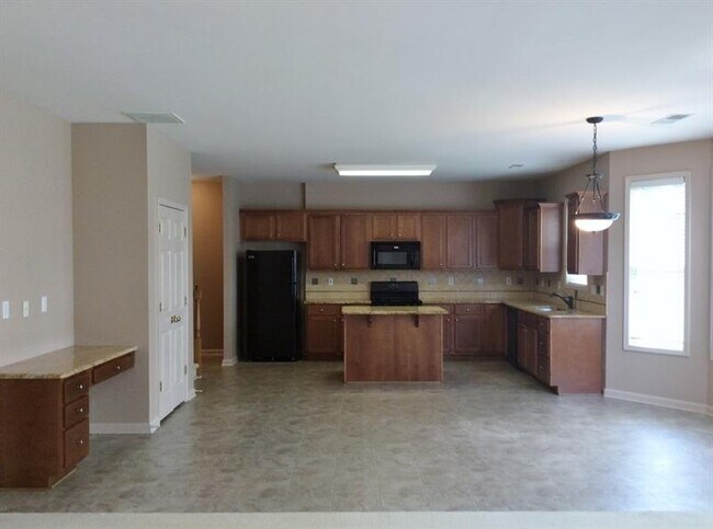 Building Photo - 110 Village Green Cir