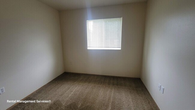 Foto del edificio - 131-149 SE 151st Avenue