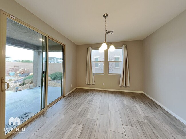 Foto del edificio - 4631 Roger River Ave