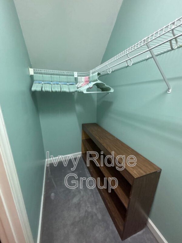 Foto del edificio - 16020 Virginia Lee Ct