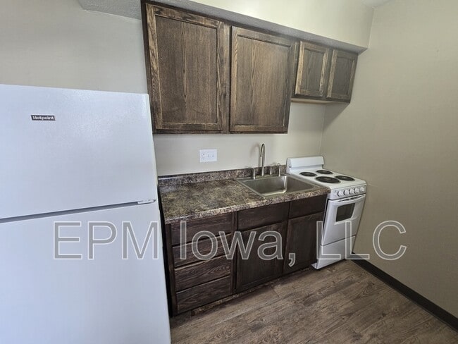 Building Photo - 990 Grand Ave