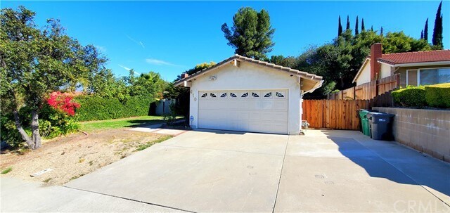 Foto principal - 410 N Prospectors Rd