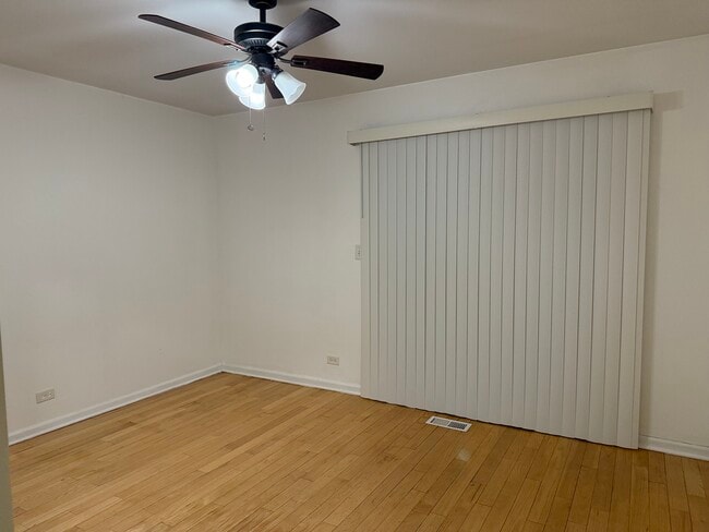 Building Photo - 1021 Perry Dr