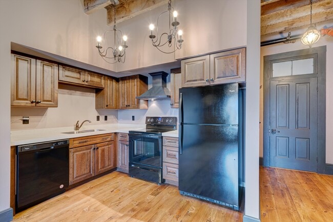 Building Photo - 2888 Main St