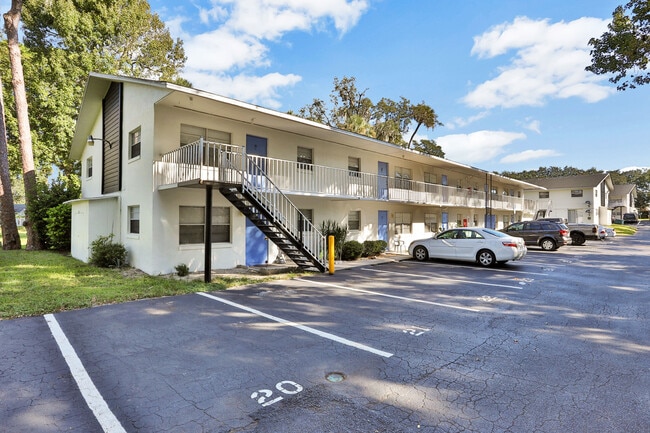 Building Photo - The Villas One Apartment Homes