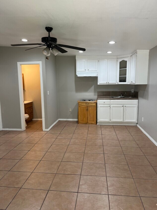 Foto principal - 8202 Stewart and Gray Rd