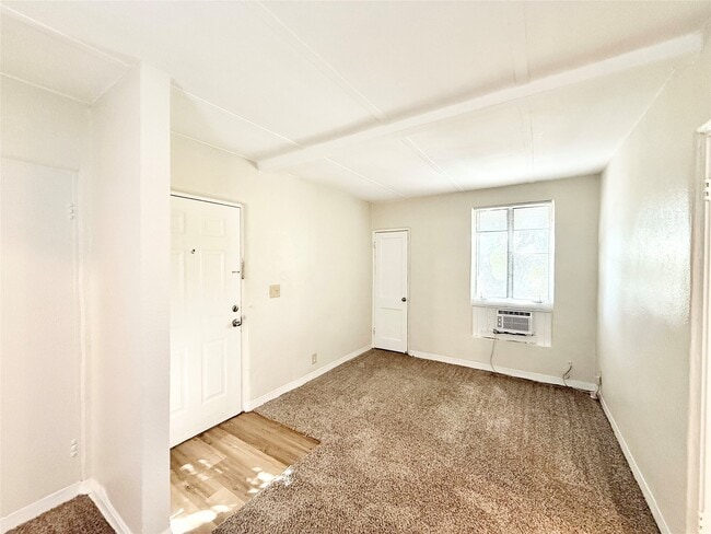 Building Photo - 2717 Hadley St