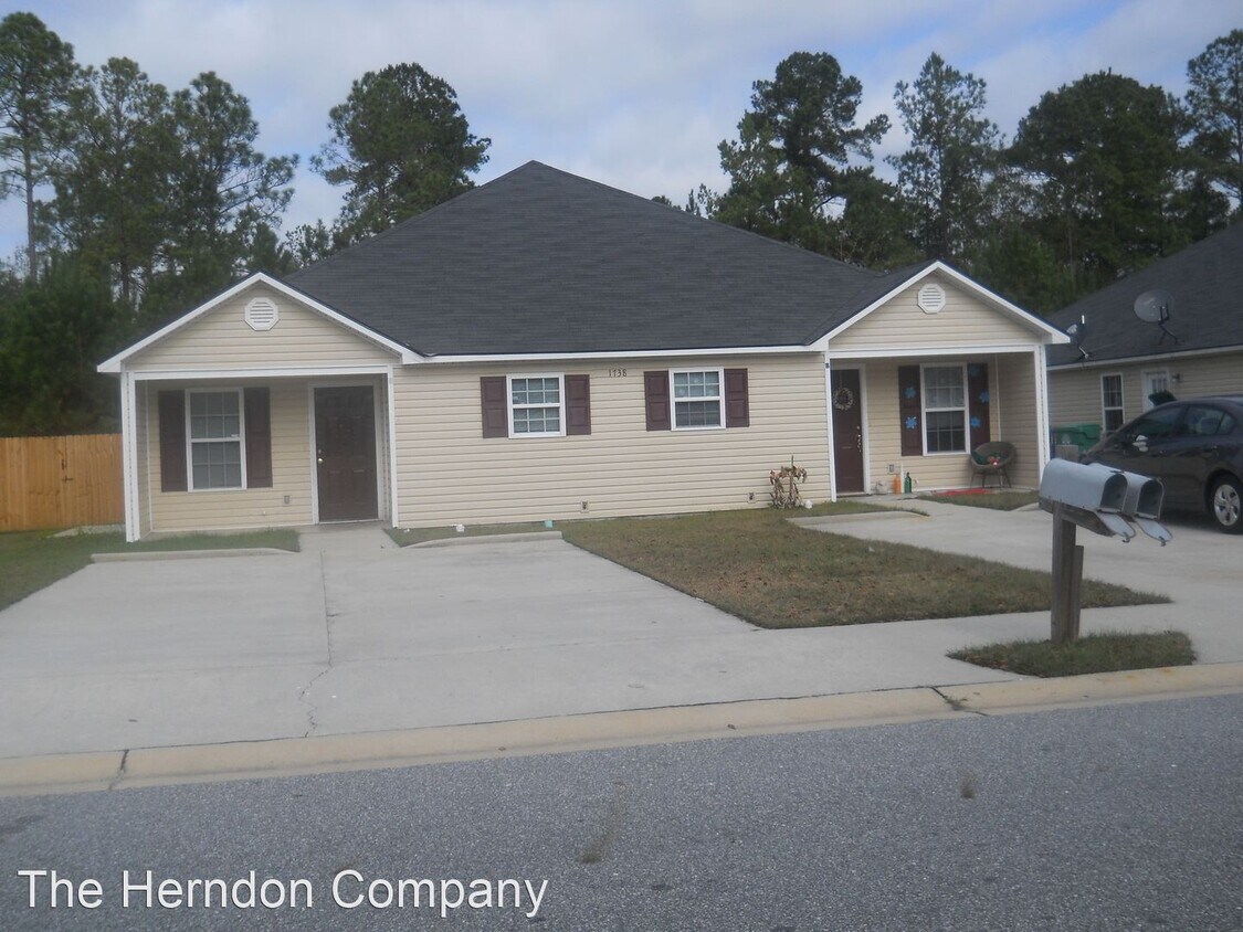 Foto principal - 3 br, 2 bath House - 1738-B Almond Tree