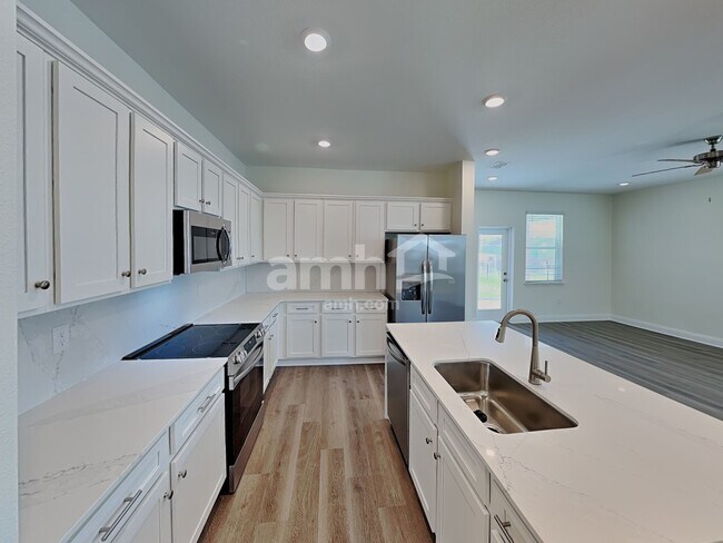 Foto del edificio - 3728 Center Cove Lane